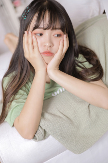 紧身牛仔裤美女图片